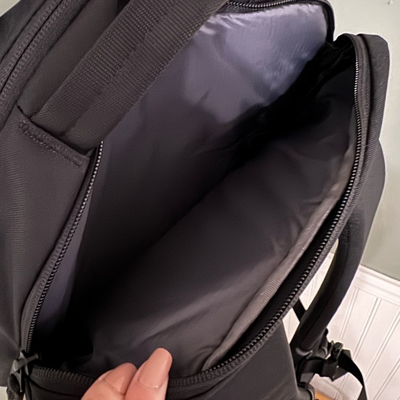 Lululemon Double Zip Backpack 22L NWT!! - Picture 6 of 7
